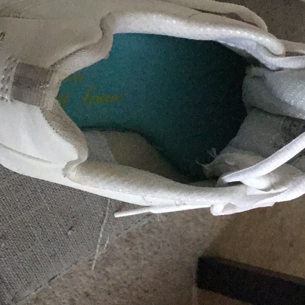Sneakers - Picture 5 of 5